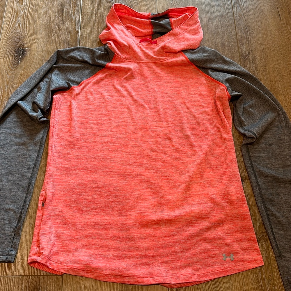Women’s Under Armour Hooded long sleeved tee Size Large